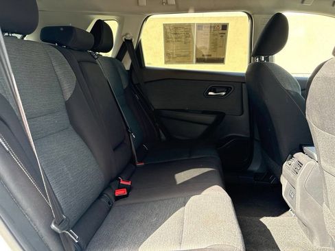 Used 2022 Nissan Rogue SV FWD image 15
