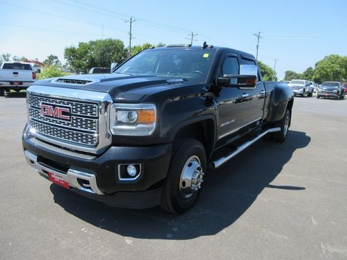 Used 2018 GMC Sierra 3500 Denali w/ Duramax Plus Package image 10