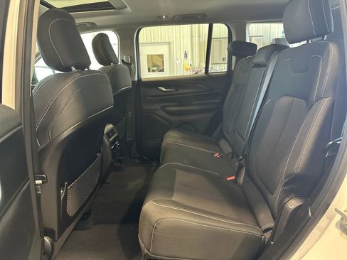 Used 2023 Jeep Grand Cherokee Laredo w/ Luxury Tech Group I AWD/4WD image 28