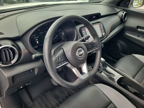 Used 2023 Nissan Kicks SR w/ SR Premium Package FWD image 17