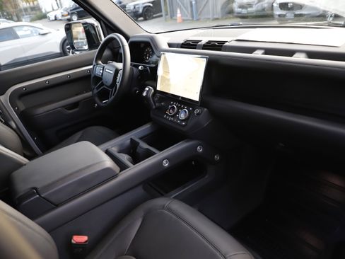 New 2026 Land Rover Defender 110 X-Dynamic SE image 9