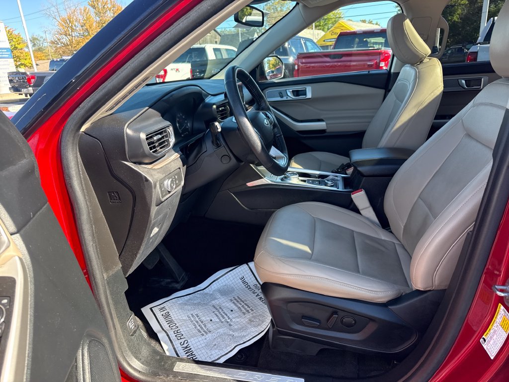Used 2021 Ford Explorer Limited w/ Equipment Group 301A AWD/4WD image 25