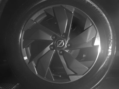 Used 2025 Nissan Rogue SV FWD image 14