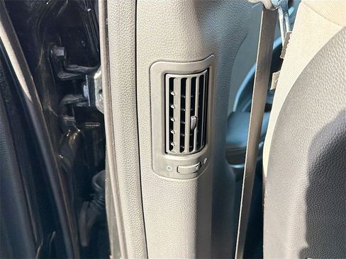 Used 2017 Hyundai Santa Fe Sport image 29