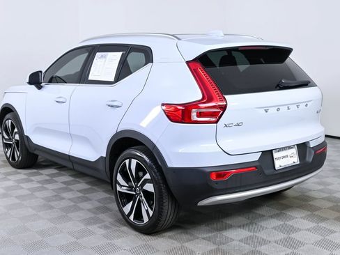 Used 2025 Volvo XC40 B5 Plus AWD/4WD image 4