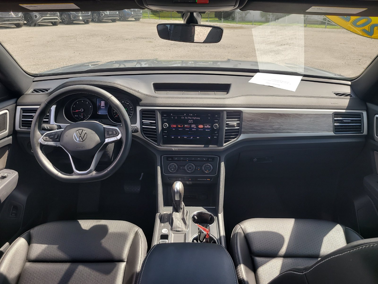 Used 2021 Volkswagen Atlas Cross Sport SE w/ Panoramic Sunroof Package FWD image 12