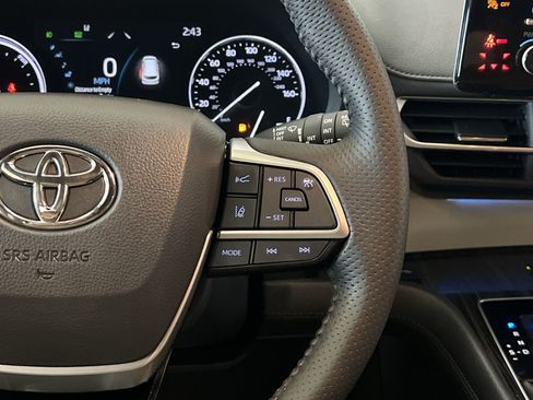 Used 2021 Toyota Sienna Limited FWD image 36