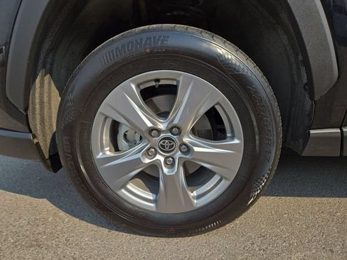Used 2024 Toyota RAV4 XLE AWD/4WD image 9