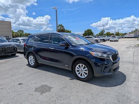 Used 2019 Kia Sorento AWD w/ LX Convenience Package image 2