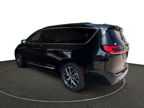 Used 2021 Chrysler Pacifica Limited w/ Premium & Safety Sphere Group AWD/4WD image 3