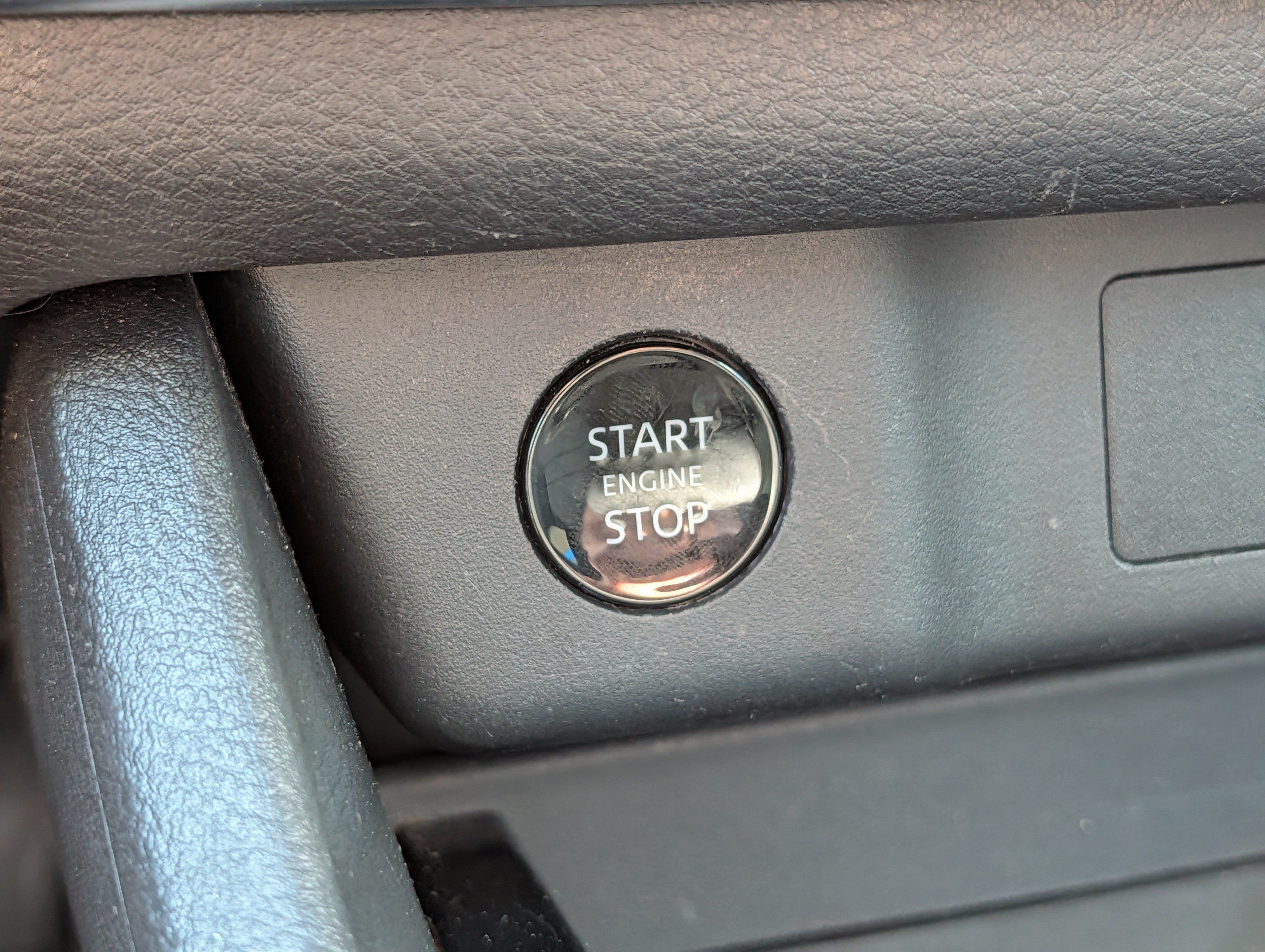 Used 2024 Nissan Rogue SV AWD/4WD image 21