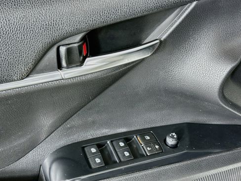 Used 2020 Toyota Camry SE FWD image 15