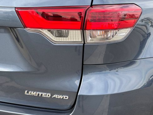 Used 2018 Toyota Highlander Limited image 28