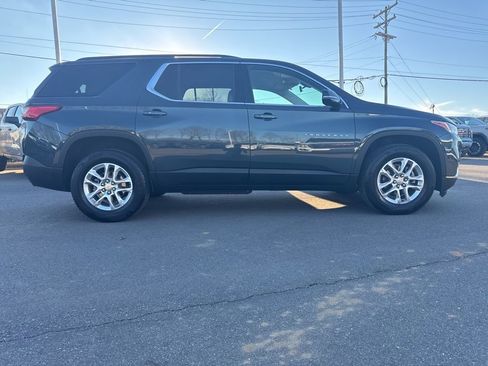 Used 2020 Chevrolet Traverse LT image 6