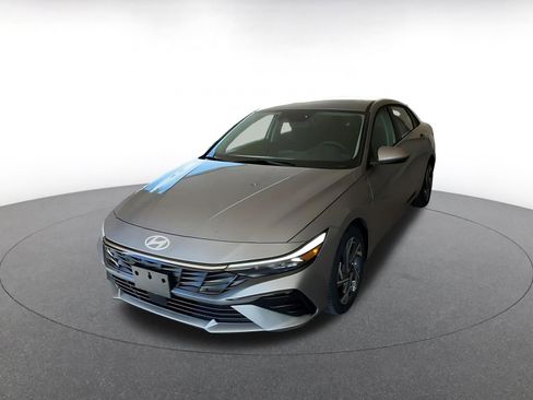 Used 2025 Hyundai Elantra SEL image 7