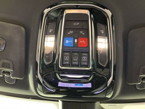 Used 2023 Jeep Grand Cherokee Overland image 39