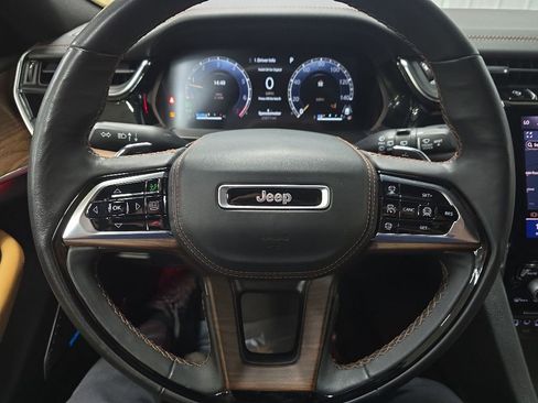 Used 2023 Jeep Grand Cherokee Summit w/ Luxury Tech Group V AWD/4WD image 19