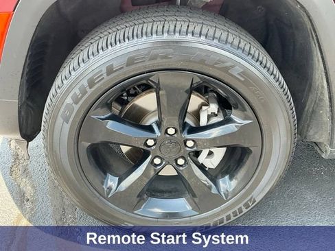 Used 2025 Jeep Grand Cherokee Altitude AWD/4WD image 13