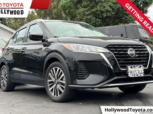 Used 2021 Nissan Kicks SV FWD image 1