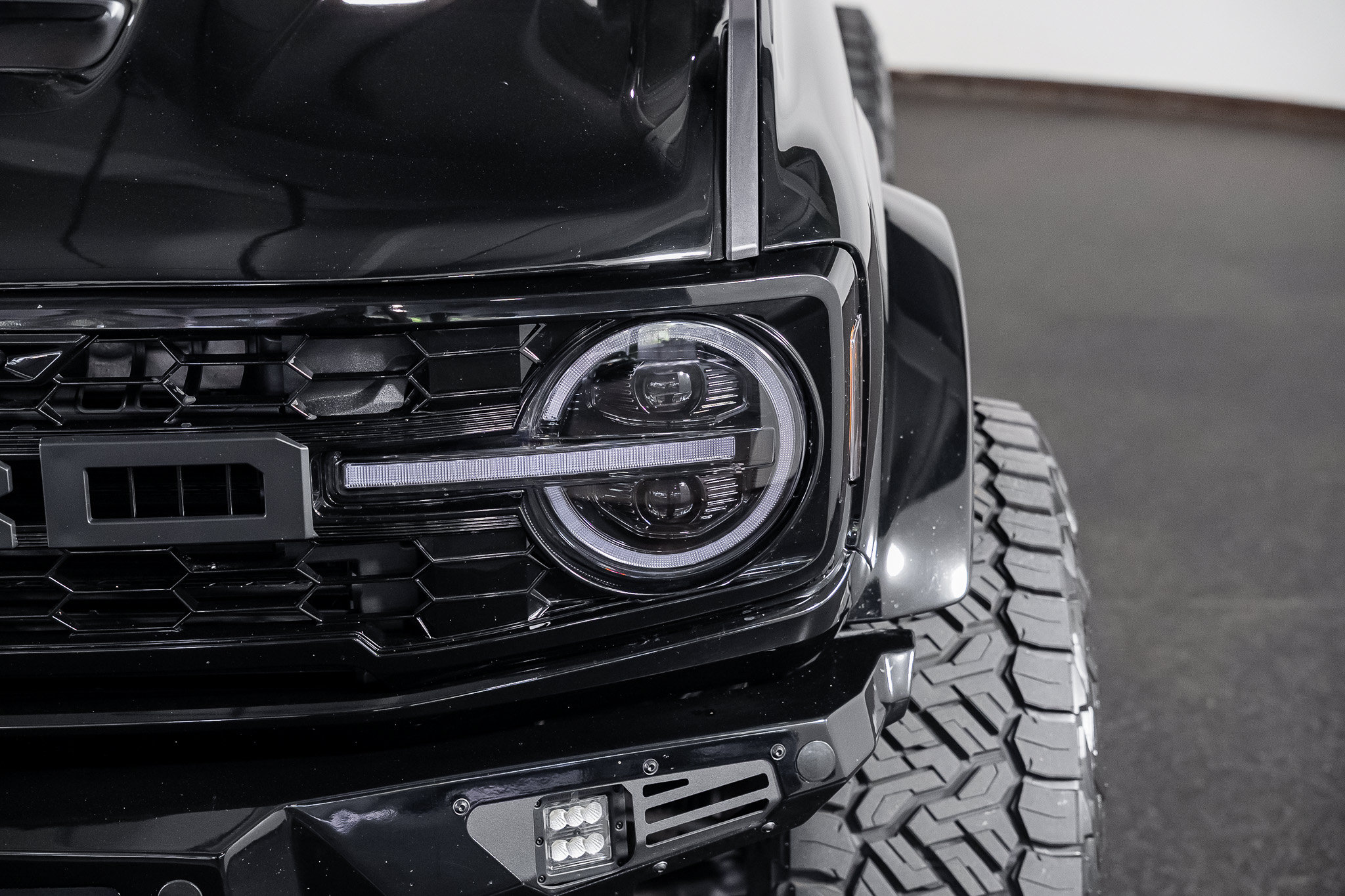 Used 2025 Ford Bronco 2-Door AWD/4WD image 8