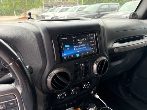 Used 2012 Jeep Wrangler Unlimited Sport AWD/4WD image 3