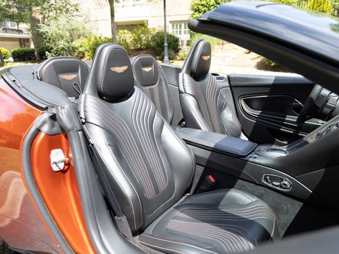 Used 2021 Aston Martin DB11 Volante RWD image 42