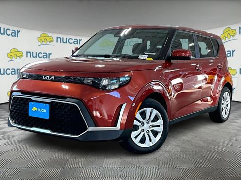 Used 2023 Kia Soul LX image 3
