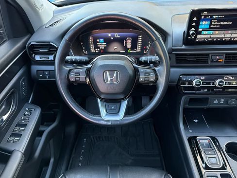 Used 2025 Honda Pilot Elite image 16