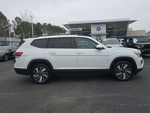 Certified 2025 Volkswagen Atlas SE image 4