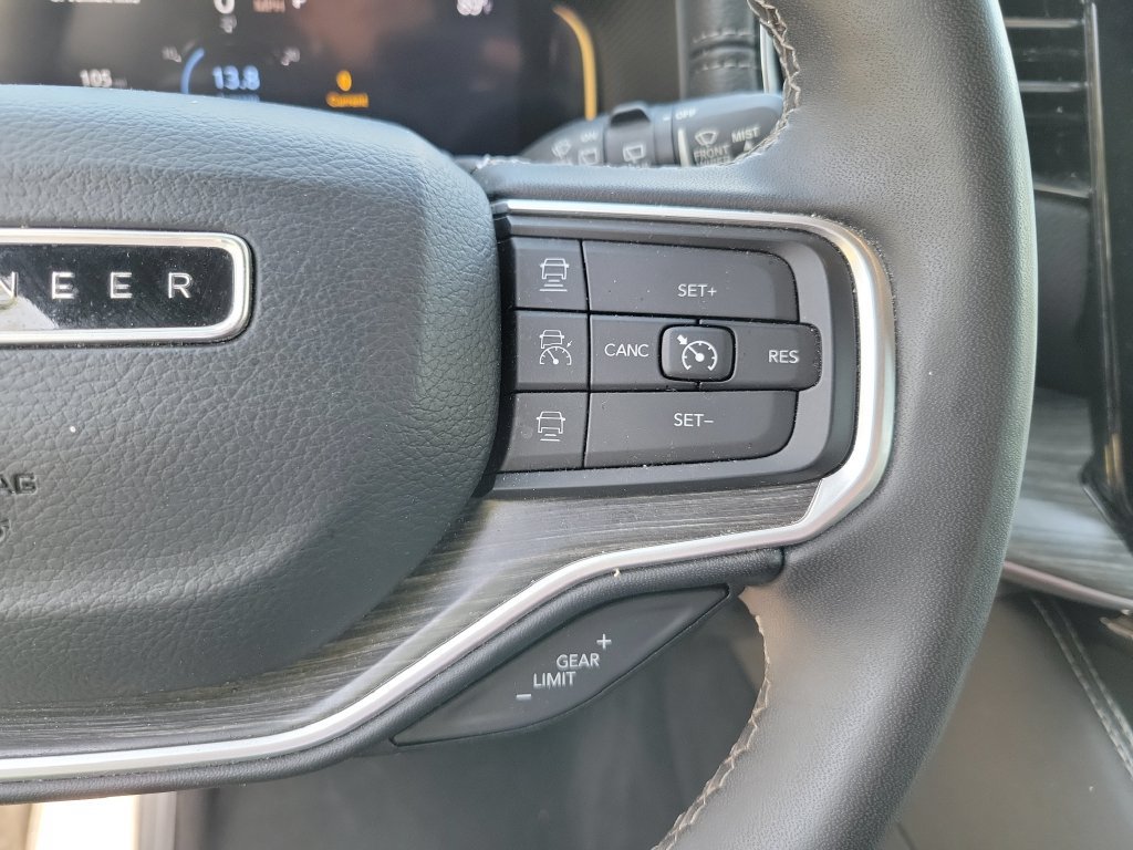 Used 2024 Jeep Wagoneer Series II AWD/4WD image 25