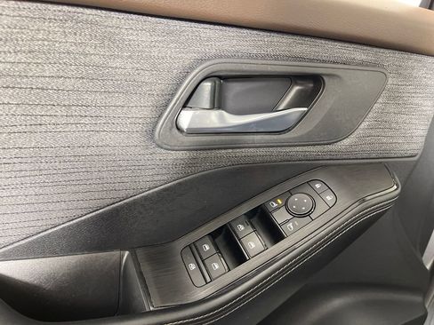 Used 2023 Nissan Rogue SV image 19