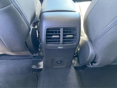 Used 2024 Ford Escape Active w/ Tech Pack #1 AWD/4WD image 18