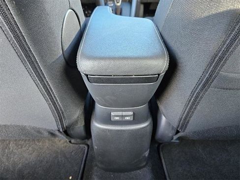 Certified 2025 Nissan Kicks Play S image 9