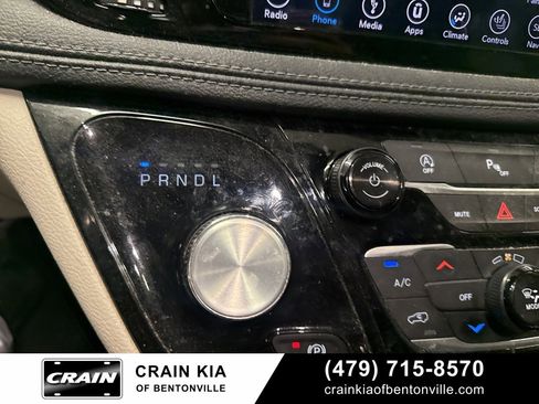 Used 2019 Chrysler Pacifica Limited image 24