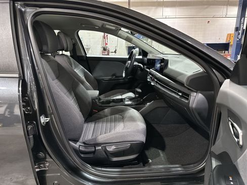 Used 2025 Kia K4 EX image 24