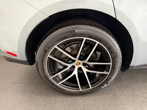 Certified 2026 Porsche Macan AWD/4WD image 12