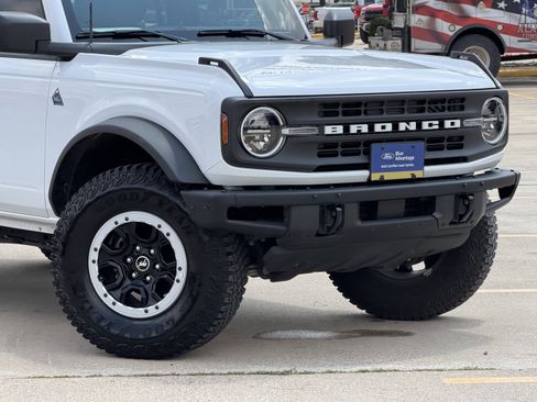Certified 2024 Ford Bronco Black Diamond w/ Sasquatch Package AWD/4WD image 2