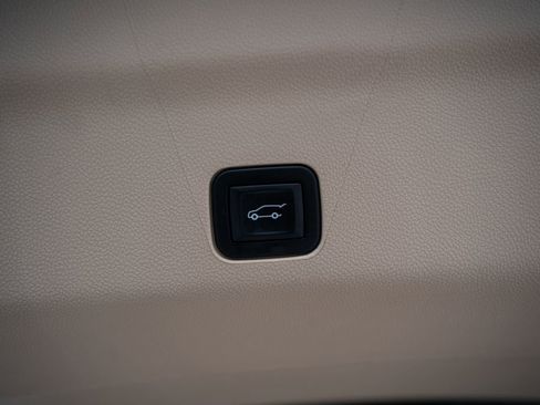 Used 2022 Cadillac Escalade ESV Premium Luxury AWD/4WD image 52