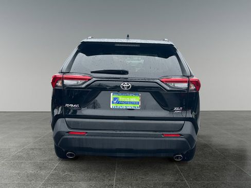 Used 2022 Toyota RAV4 XLE AWD/4WD image 7