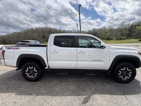 Used 2021 Toyota Tacoma TRD Off-Road w/ Technology Package image 22