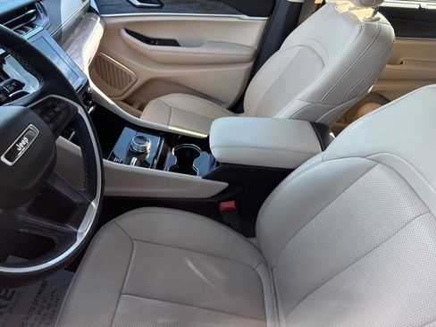 Certified 2022 Jeep Grand Cherokee L Limited w/ Luxury Tech Group II image 6