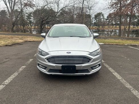 Used 2017 Ford Fusion SE w/ Equipment Group 201A image 8