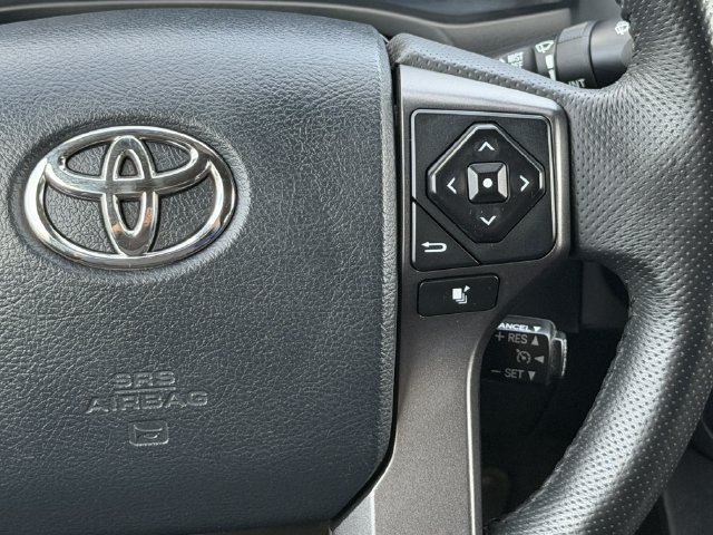 Used 2017 Toyota Tacoma TRD Off-Road w/ Premium & Technology Package AWD/4WD image 16