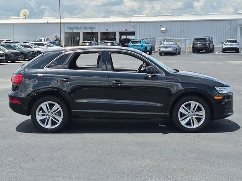 Used 2017 Audi Q3 2.0T Premium Plus w/ Premium Plus Package FWD image 4