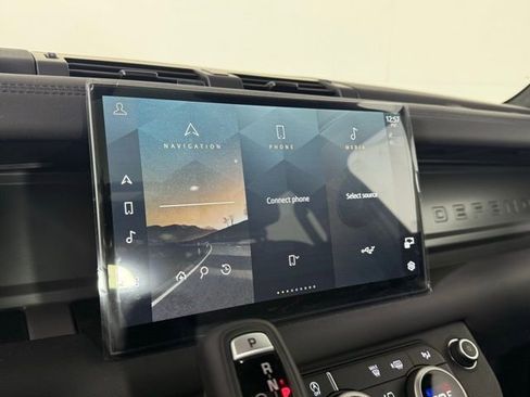 New 2025 Land Rover Defender 110 X image 31