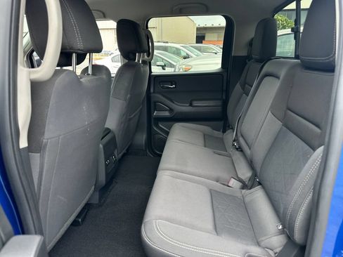 Used 2025 Nissan Frontier SV w/ SV Convenience Package RWD image 15