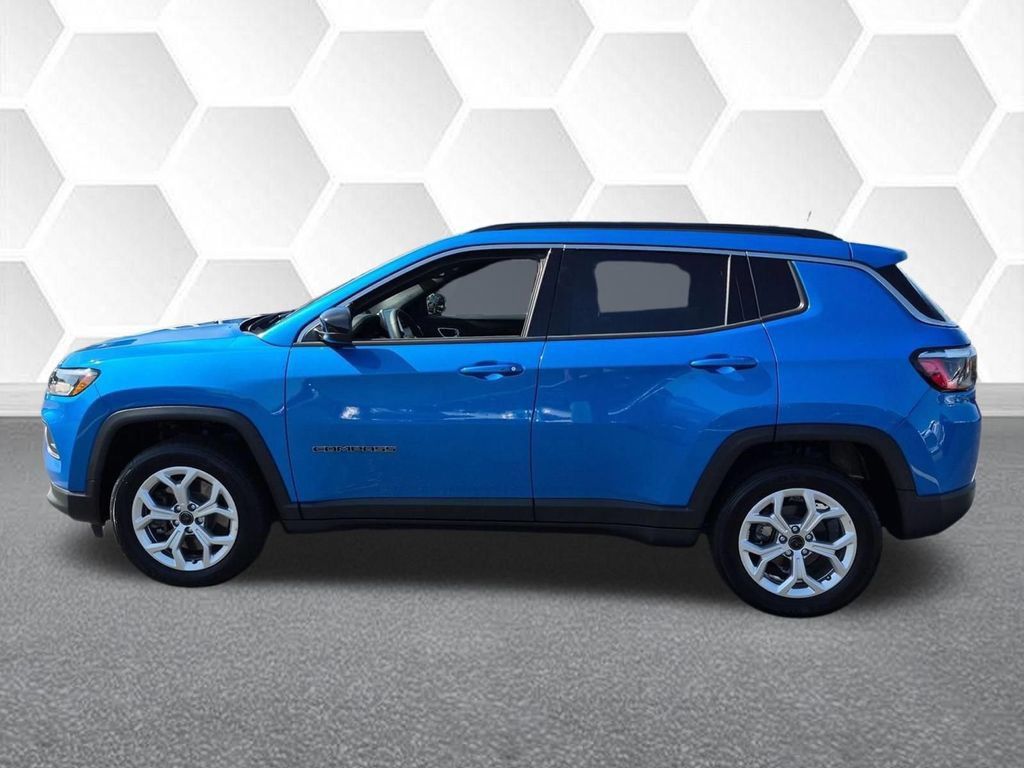 Certified 2025 Jeep Compass Latitude AWD/4WD image 6