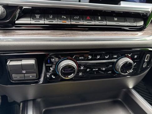 Used 2025 Chevrolet Silverado 2500 LTZ w/ LTZ Plus Package image 60