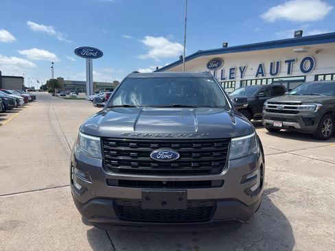 Used 2017 Ford Explorer Sport w/ Equipment Group 401A AWD/4WD image 2