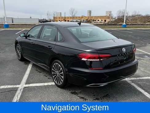 Used 2022 Volkswagen Passat 2.0T image 3